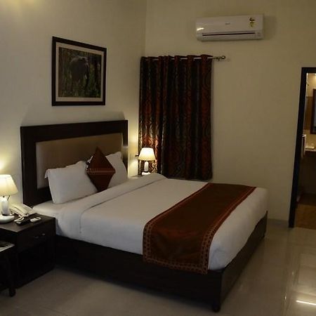 Chitra Grand Hotel Haridwār Esterno foto