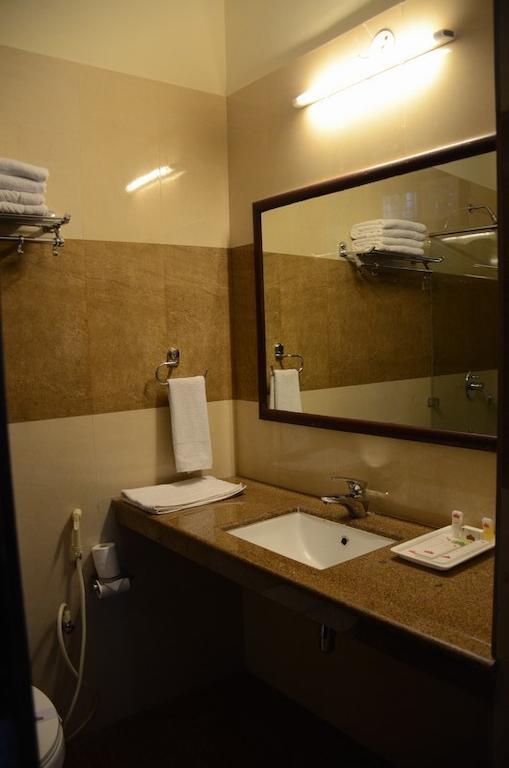Chitra Grand Hotel Haridwār Esterno foto